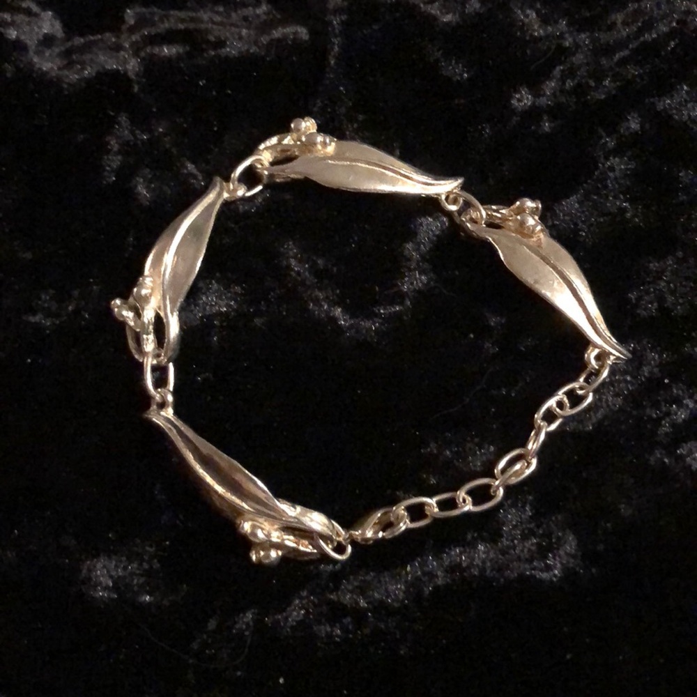 Silver Tone Metal Bracelet Leaf Design